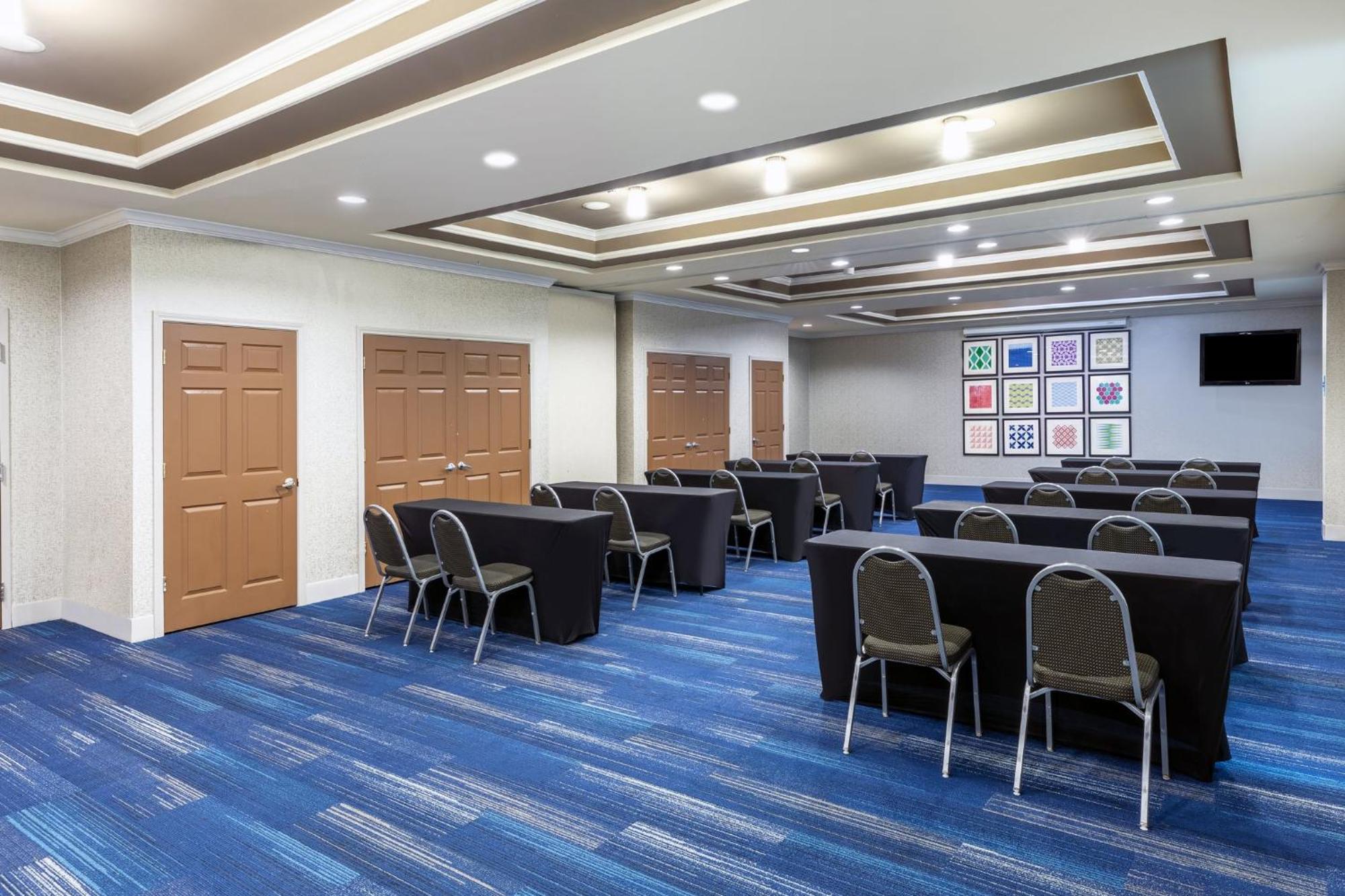 Express Houston Space Center-clear By Ihg 2*